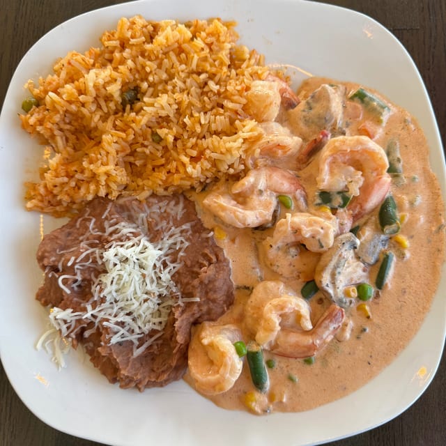Camarones En Crema De Tequila.